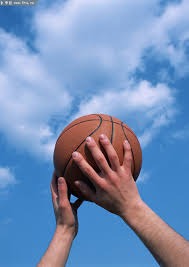 斯卡洛尼戴白手套递交世界杯，因凡蒂诺为仪式错误公开道歉