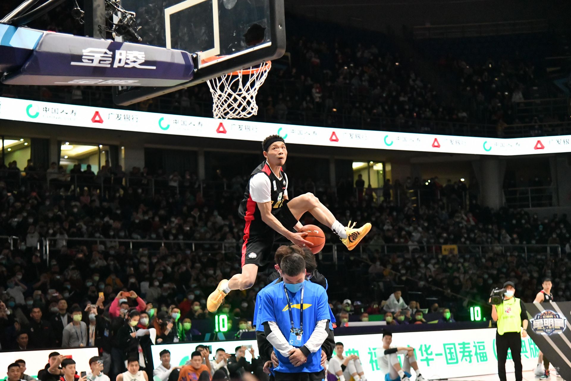 在詹皇逐渐 在詹皇逐渐